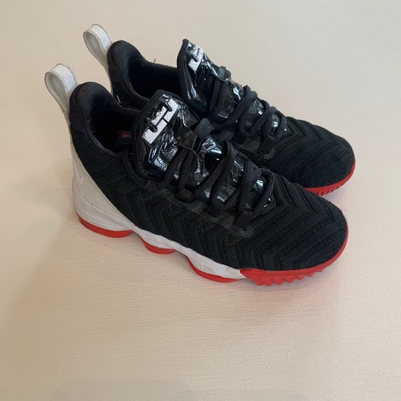 Kids Nike Lebron’s (size US 12) - Picture 4 of 9